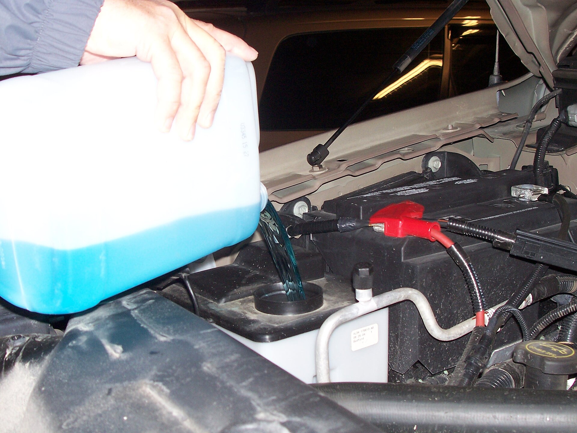 How to Fill Windscreen Washer Fluid